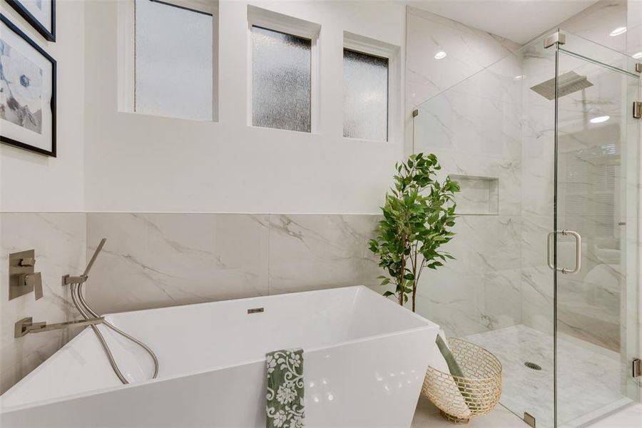 Furnished interior view inside a new home in , Dallas (Image 28).