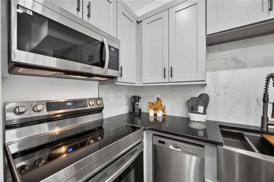 Furnished interior view inside a new home in , Union City (Image 8).