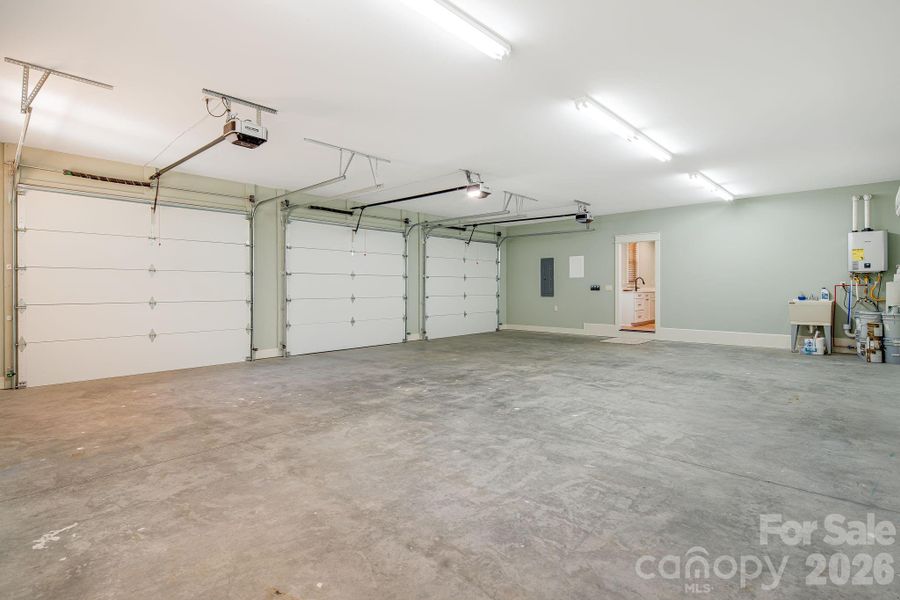 Spacious, unfurnished interior of a new home in , Flat Rock (Image 22).