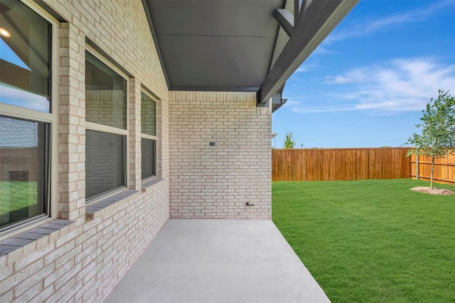Exterior details and patio area of a home in Heritage Ranch, Sherman (Image 24).