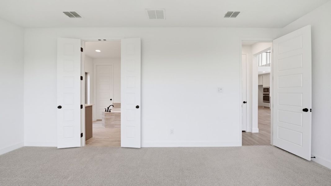 Spacious, unfurnished interior of a new home in Mustang Lakes, Celina (Image 21).