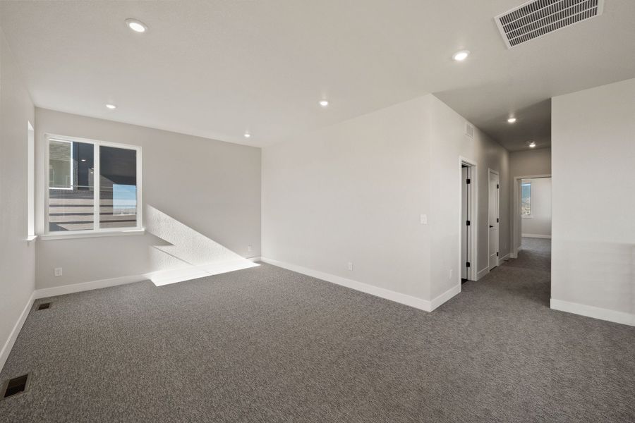 Spacious, unfurnished interior of a new home in Trumark Homes at Sterling Ranch, Littleton (Image 25).