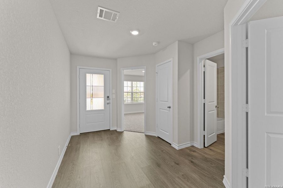 Spacious, unfurnished interior of a new home in Steele Creek, Cibolo (Image 16).