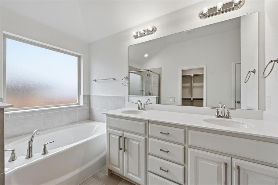 Furnished interior view inside a new home in Trail Creek, Cleburne (Image 10). Furnished interior view inside a new home in Trail Creek, Cleburne (Image 10).