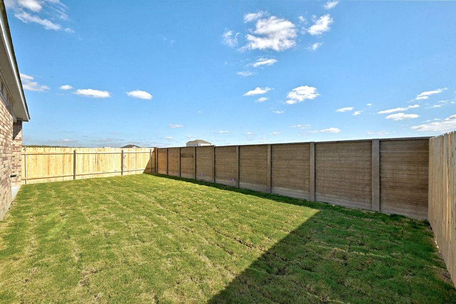 Exterior details and patio area of a home in Stoney Chase, Del Valle (Image 23).