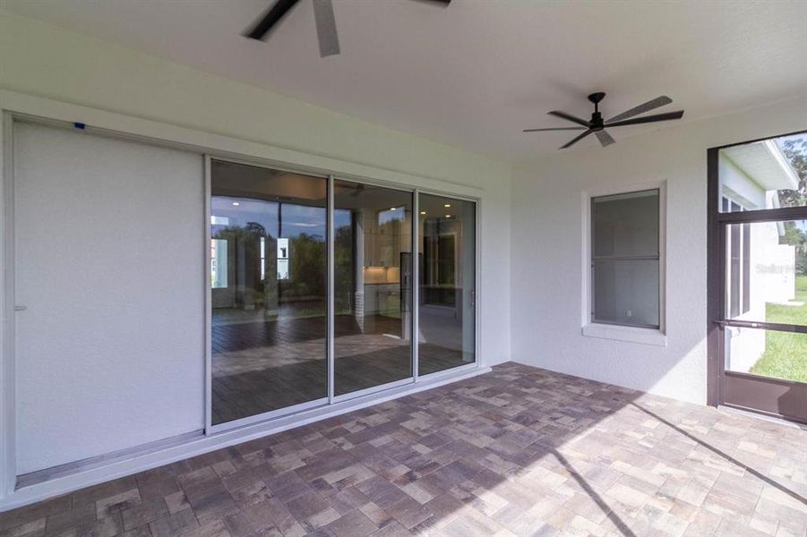 Exterior details and patio area of a home in , Dunnellon (Image 3).