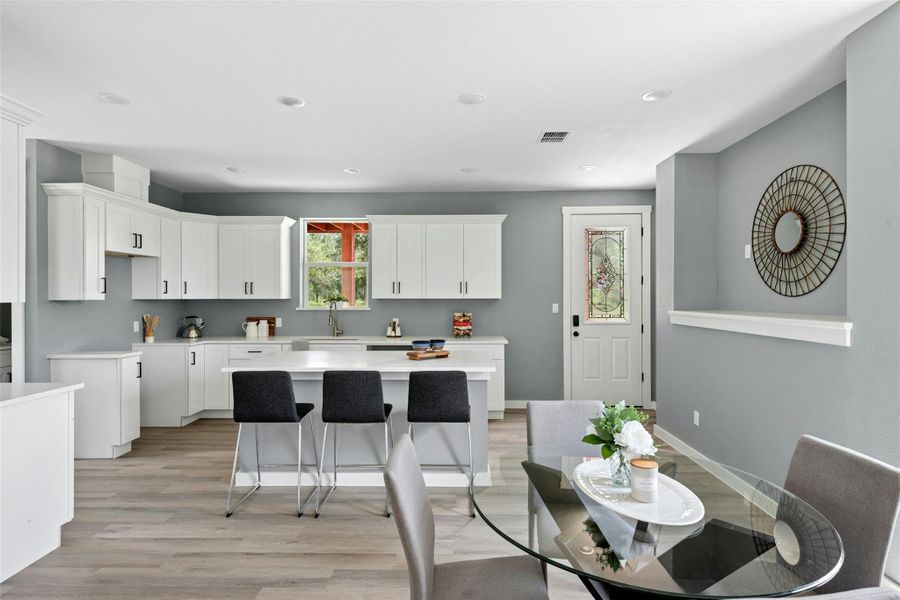 Furnished interior view inside a new home in , Luling (Image 5).