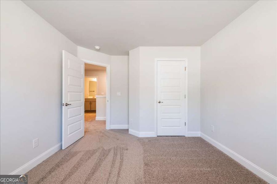 Spacious, unfurnished interior of a new home in Carson's Walk, Macon (Image 33).