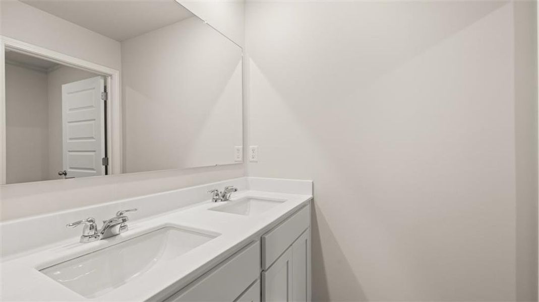 Close-up of interior finishes inside a home in Cedar Ridge - Locust Grove Station, Locust Grove (Image 11).