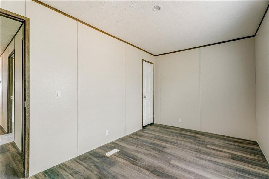 Spacious, unfurnished interior of a new home in , Ellijay (Image 11).