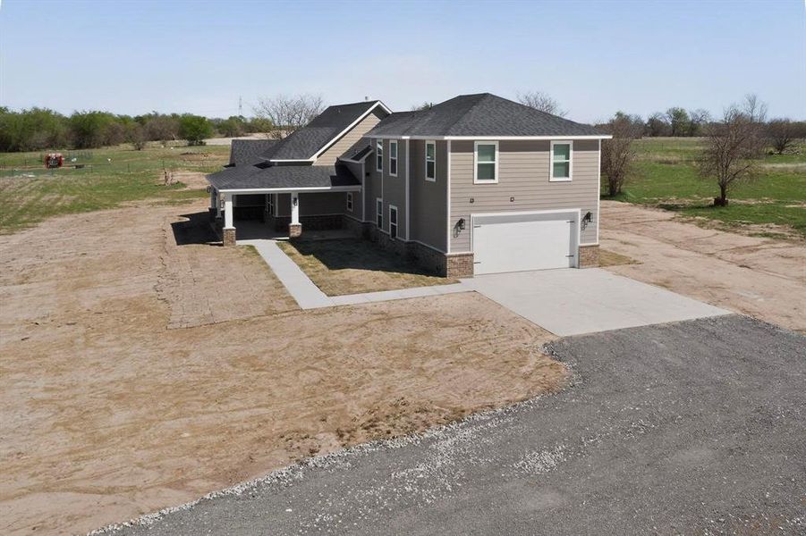 Exterior details and patio area of a home in , Sulphur Springs (Image 21).