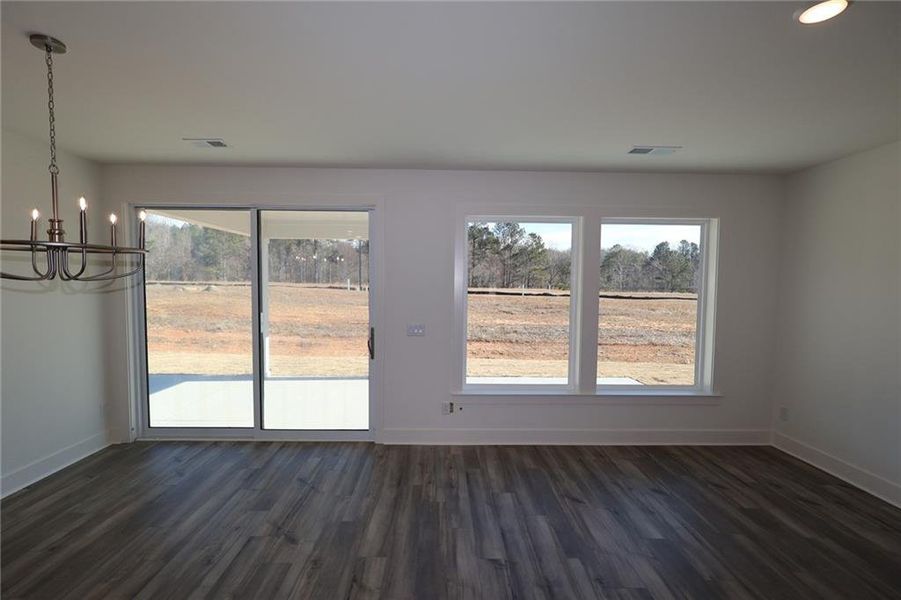 Spacious, unfurnished interior of a new home in Old Mill Preserve, Dallas (Image 5).