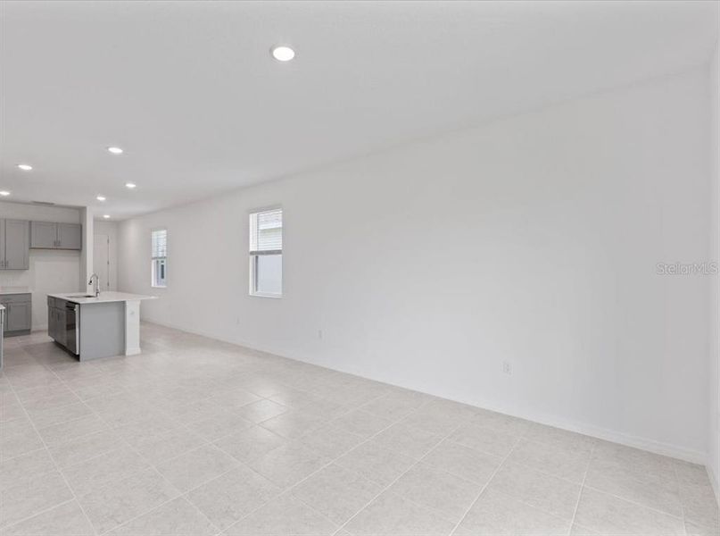 Spacious, unfurnished interior of a new home in Highfield at Twisted Oaks, Wildwood (Image 10).