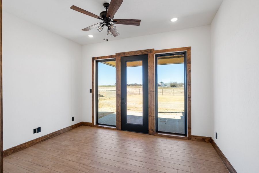 Spacious, unfurnished interior of a new home in Santana Ridge, Weatherford (Image 14).