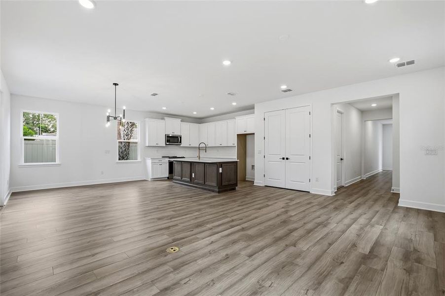 Spacious, unfurnished interior of a new home in , Tampa (Image 41).
