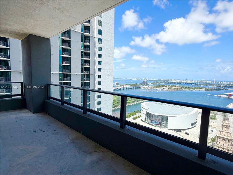 Condo located in Miami, FL showcasing its design and architecture (Image 21).