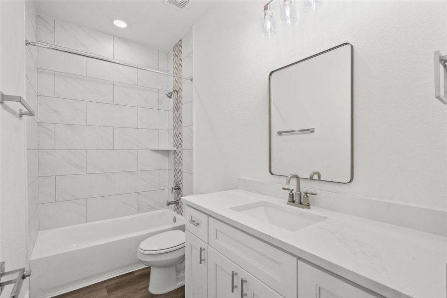 Furnished interior view inside a new home in , Texas City (Image 11).