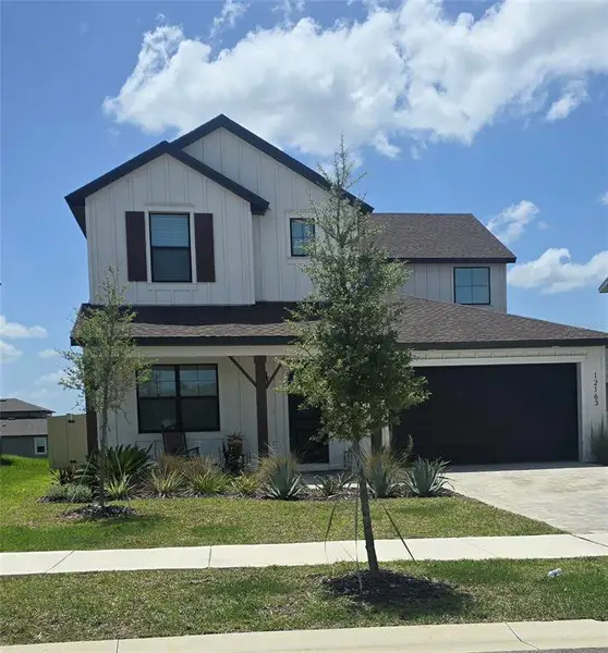 Front exterior of a new home in Hilltop Point, Dade City, FL, highlighting curb appeal (Image 1). Front exterior of a new home in Hilltop Point, Dade City, FL, highlighting curb appeal (Image 1).