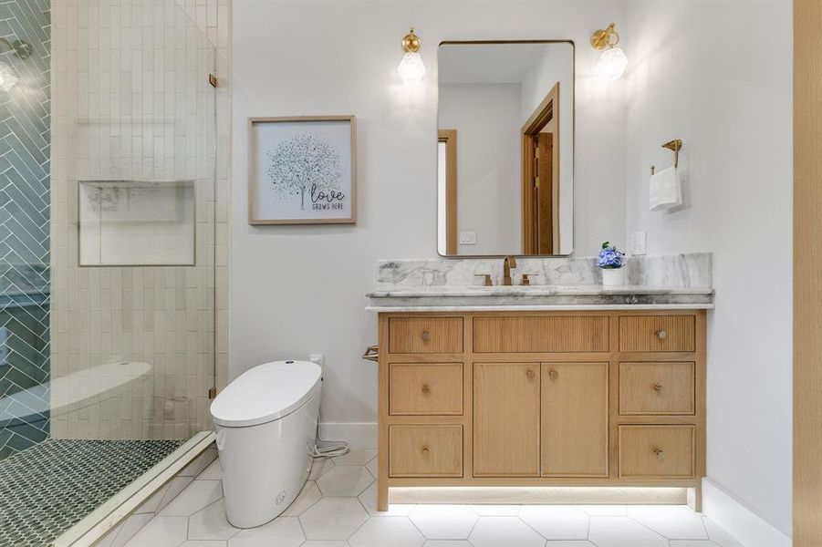 Furnished interior view inside a new home in , Dallas (Image 38).