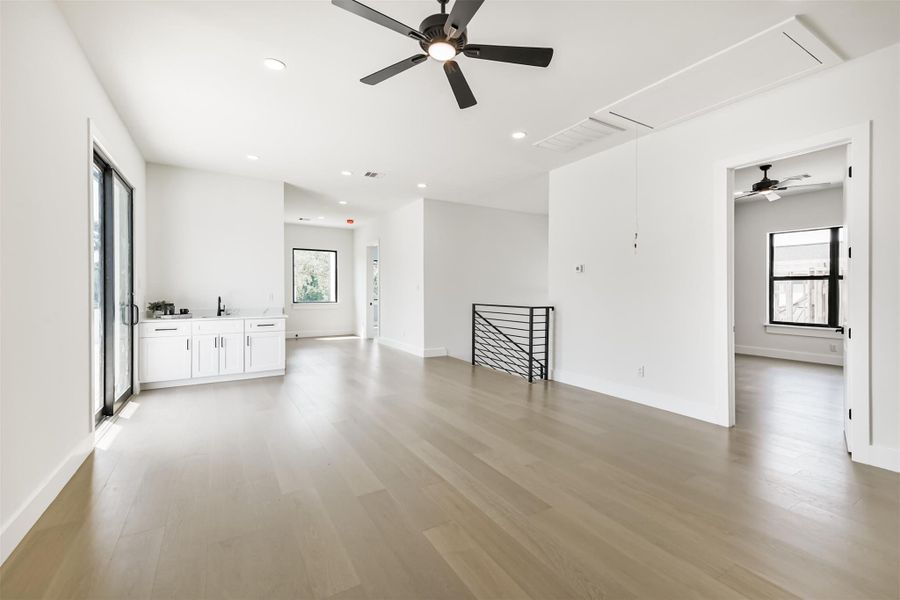Spacious, unfurnished interior of a new home in , Houston (Image 20).