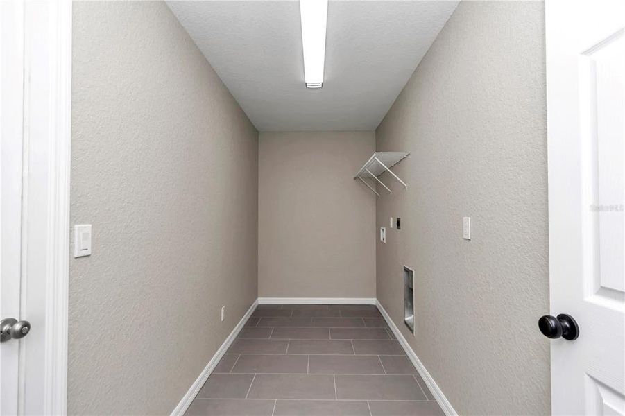 Spacious, unfurnished interior of a new home in , Ocala (Image 27).