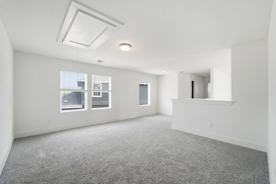 Spacious, unfurnished interior of a new home in Garden Grove, San Antonio (Image 25).