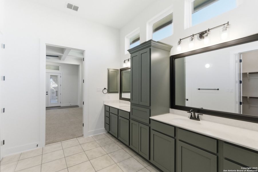 Furnished interior view inside a new home in Mesa Western, Cibolo (Image 12).