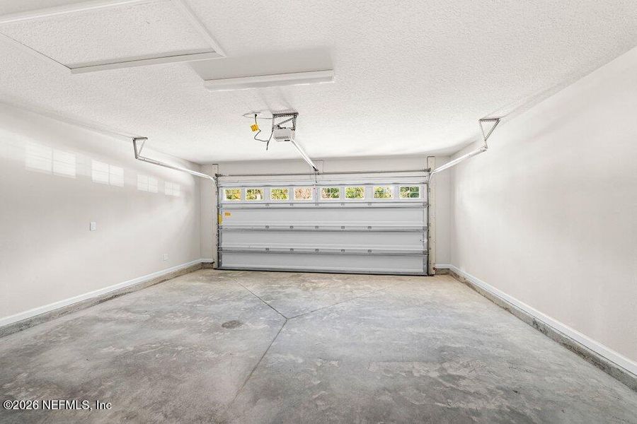 Spacious, unfurnished interior of a new home in , Jacksonville (Image 19).