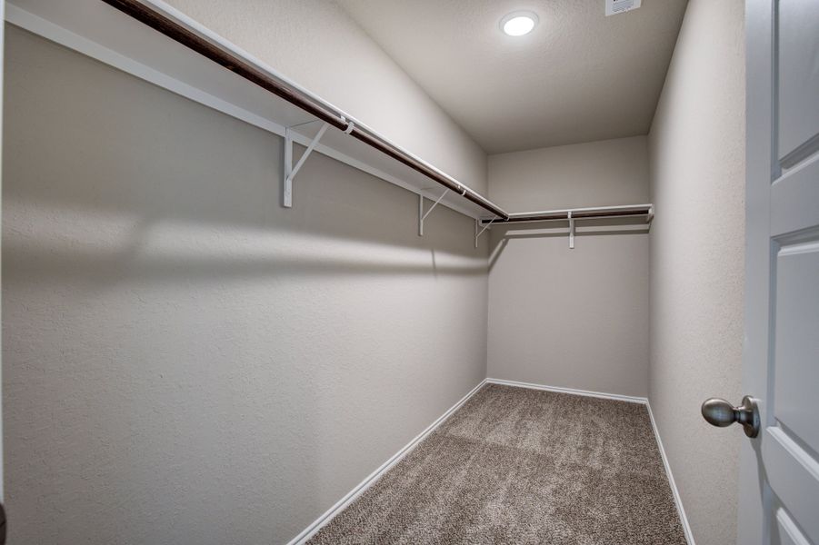 Representative unfurnished interior of a home built from the The Murray F by Davidson Homes LLC in Hickory Ridge, Elmendorf (Image 27).