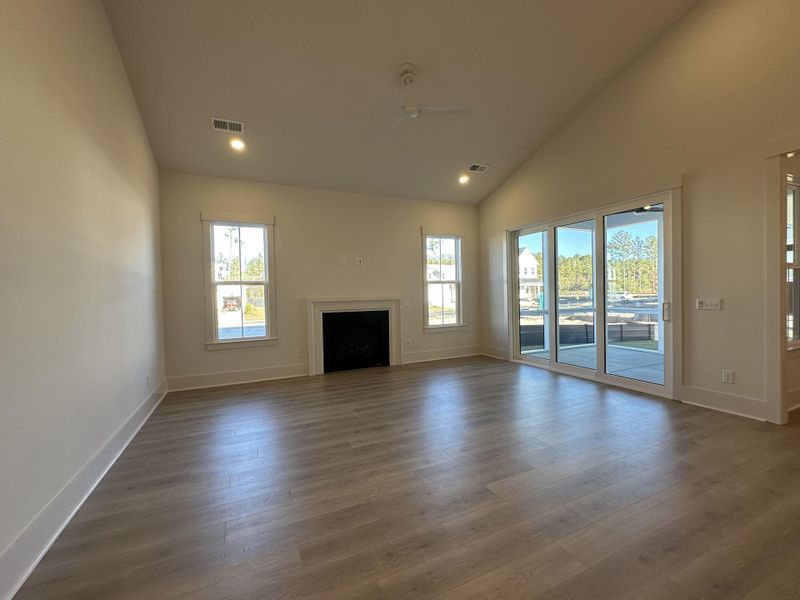 Spacious, unfurnished interior of a new home in Nexton, Summerville (Image 7).