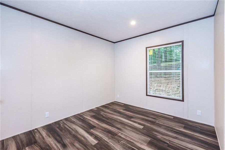 Spacious, unfurnished interior of a new home in , Jasper (Image 20).