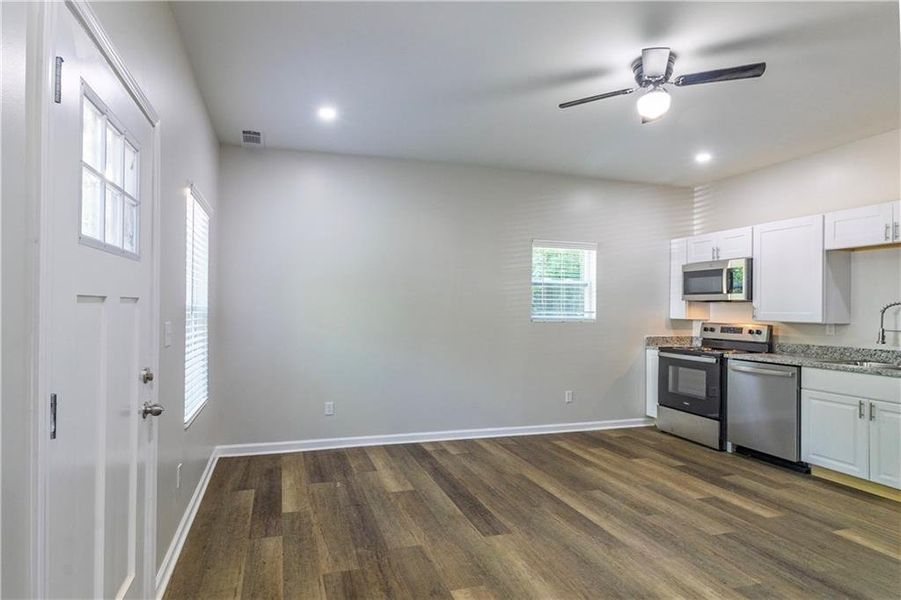 Spacious, unfurnished interior of a new home in , Macon (Image 8).