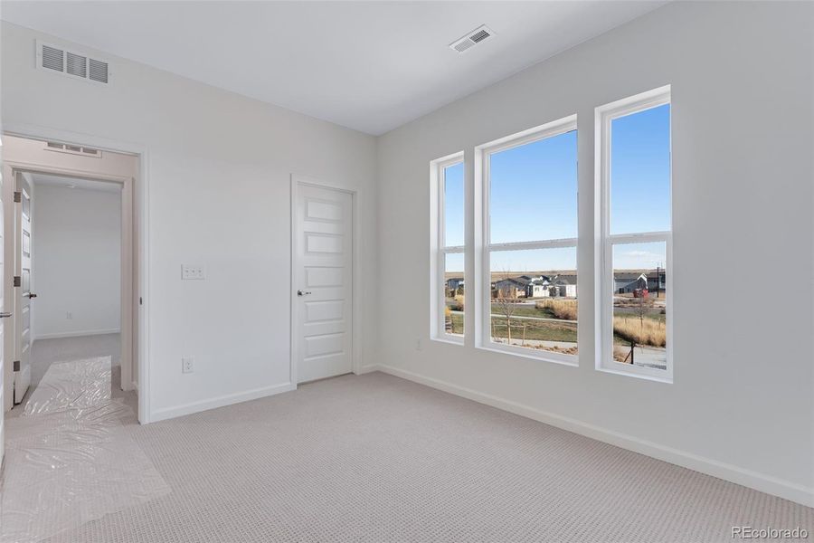 Spacious, unfurnished interior of a new home in Crescendo at The Aurora Highlands, Aurora (Image 38).