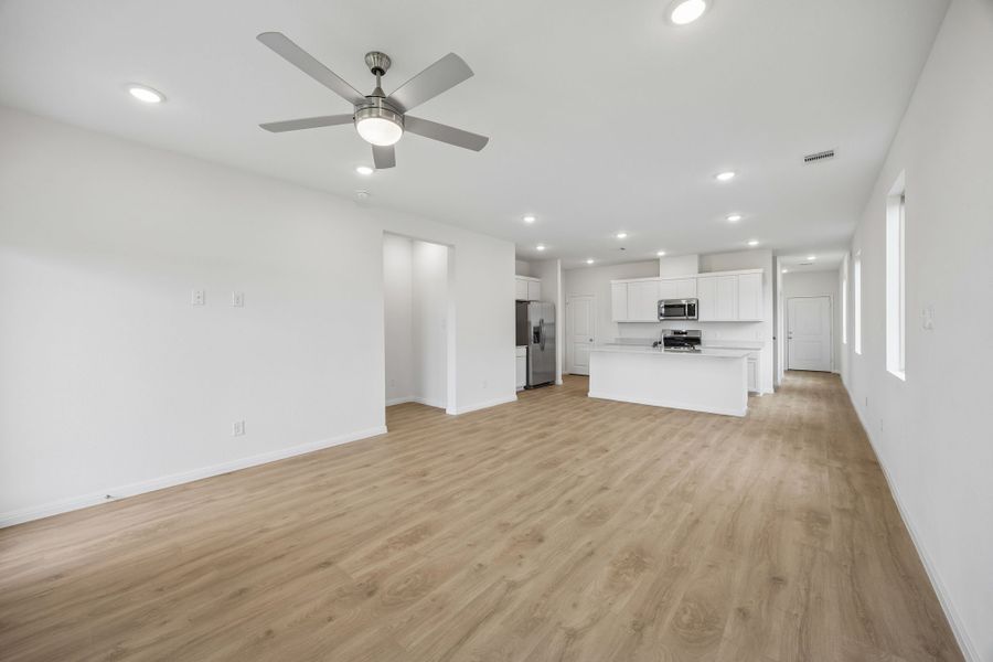 Spacious, unfurnished interior of a new home in Riviera Pines, Huffman (Image 27).