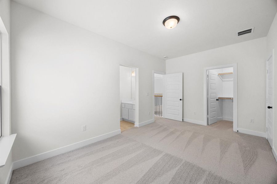 Spacious, unfurnished interior of a new home in Santa Rita Ranch, Liberty Hill (Image 25).