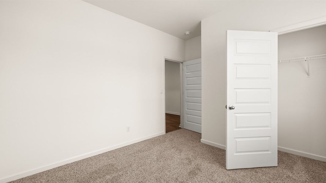 Spacious, unfurnished interior of a new home in The Abbey at Trolley Run Station, Aiken (Image 15).