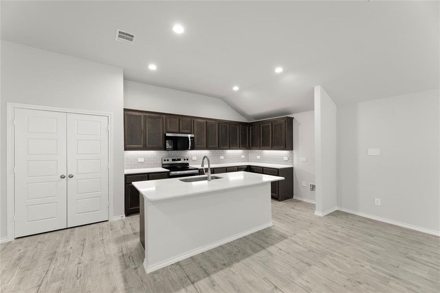 11. 1405 Hillbrook - Kitchen (2) 11. 1405 Hillbrook - Kitchen (2)