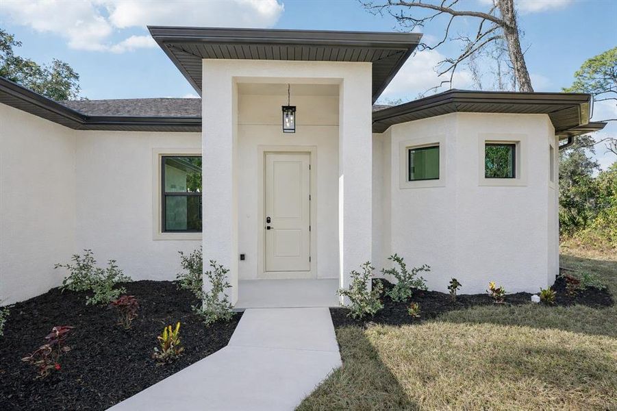 Exterior details and patio area of a home in , North Port (Image 3).
