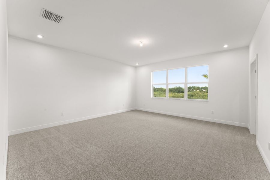 Spacious, unfurnished interior of a new home in Avila, Jensen Beach (Image 15).