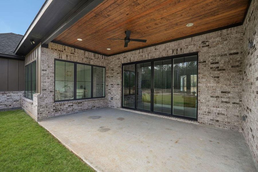 Exterior details and patio area of a home in , Conroe (Image 4).