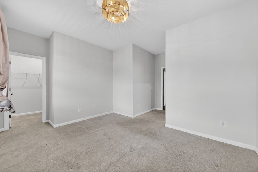 Spacious, unfurnished interior of a new home in , Summerville (Image 43).