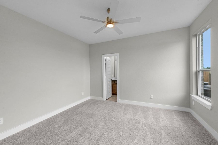 Spacious, unfurnished interior of a new home in Briarwood Crossing, Rosenberg (Image 18).