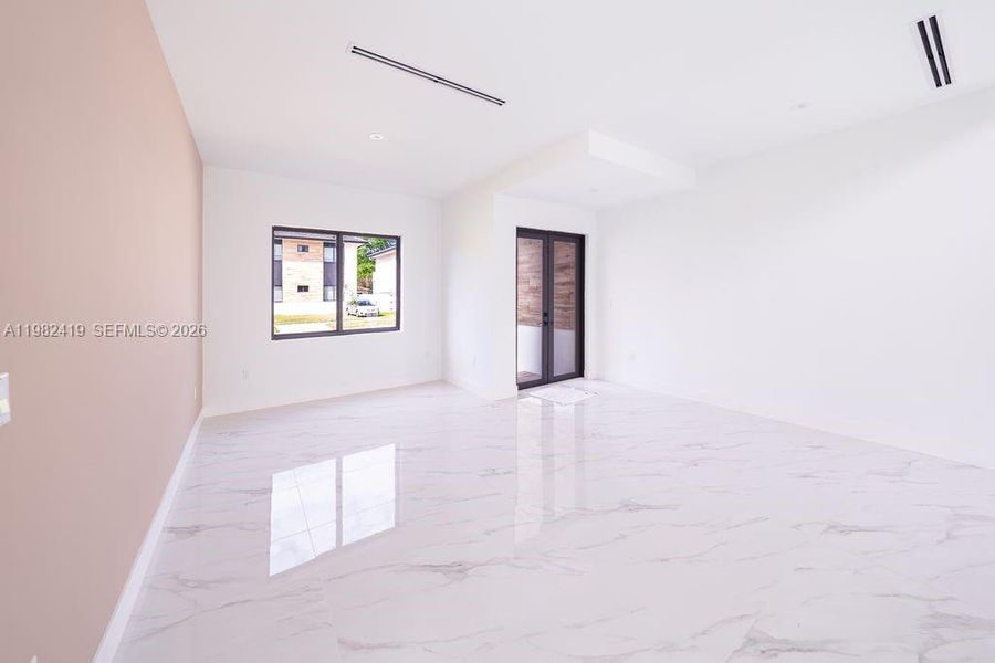 Spacious, unfurnished interior of a new home in , Miami (Image 40).