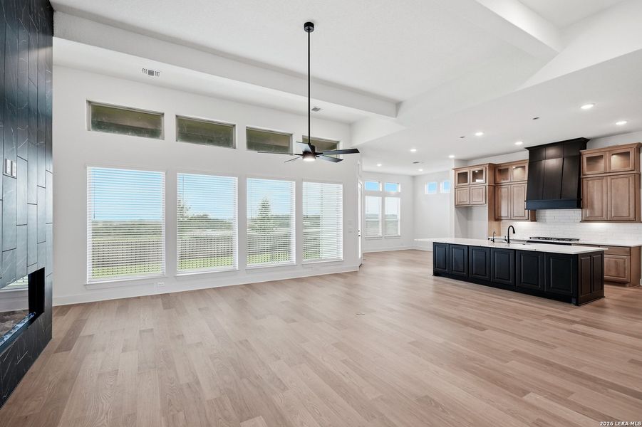 Spacious, unfurnished interior of a new home in Prominence Urban, San Antonio (Image 22).