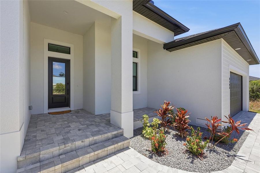 Exterior details and patio area of a home in , Port Charlotte (Image 4).