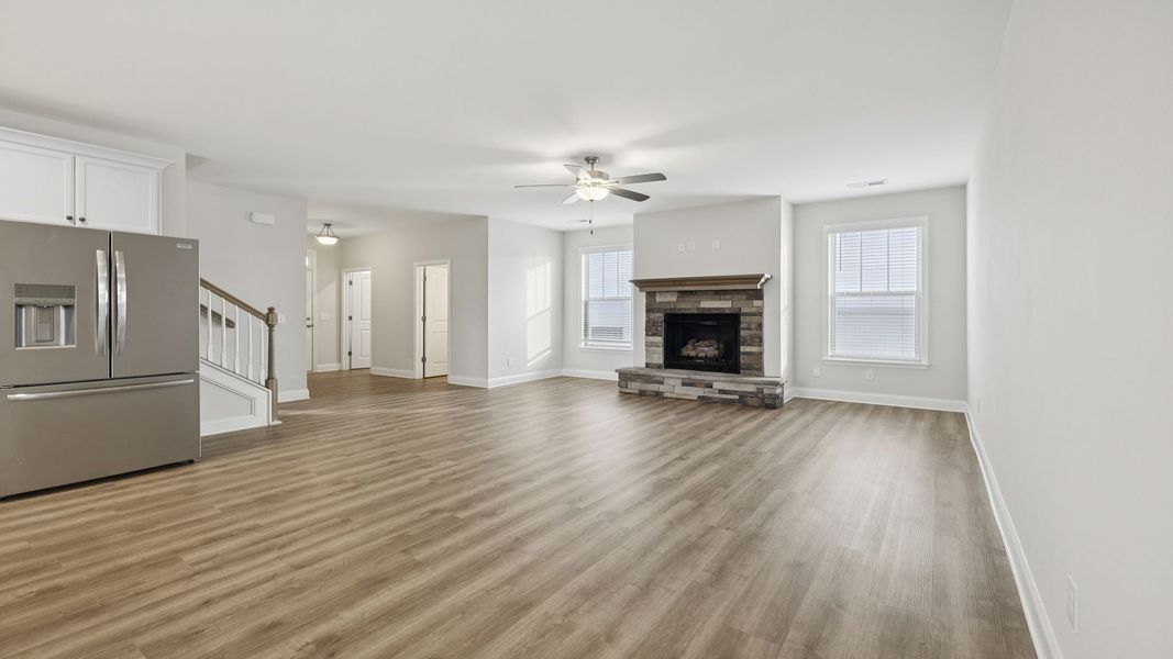Spacious, unfurnished interior of a new home in Edgewood Estates, Piedmont (Image 17).