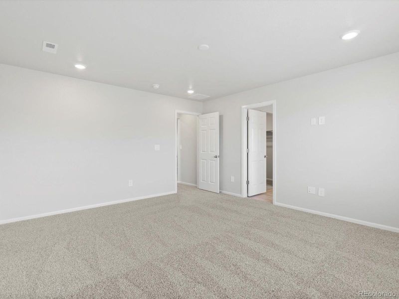 Spacious, unfurnished interior of a new home in Hidden Valley Farm, Severance (Image 32).