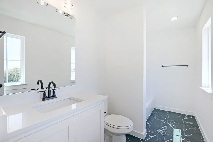 1612 Ramble - Full Bathroom