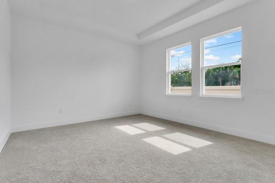 Spacious, unfurnished interior of a new home in Yucatan Gardens, Orlando (Image 21).