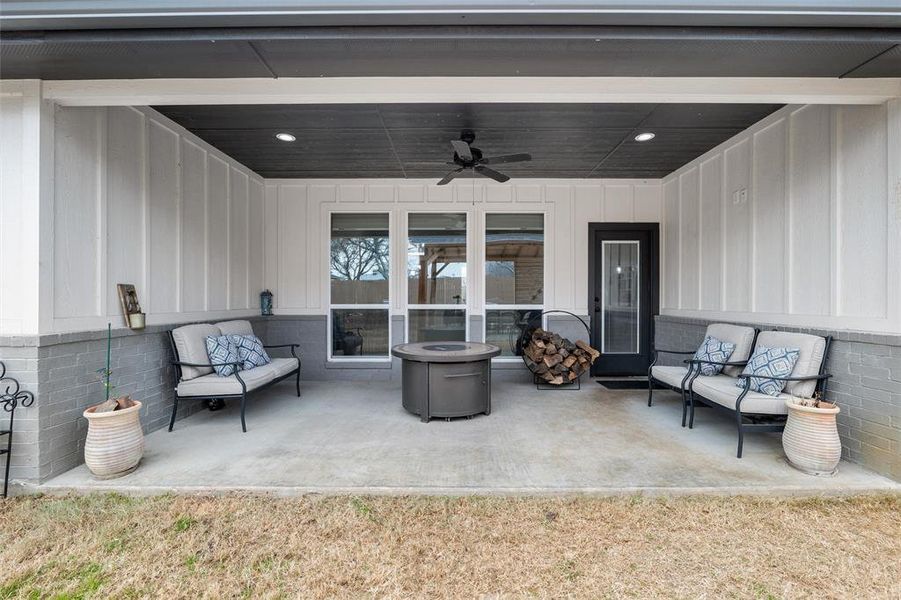 View of patio / terrace featuring an outdoor living space with a fire pit and ceiling fan